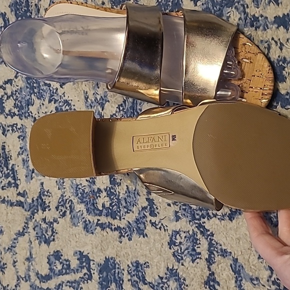 Alfani step n flex sz 8 gold cork low heel sandals new SH131 - Picture 4 of 6